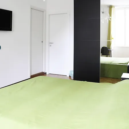 B&B Trieste Plus Panzió 3*
